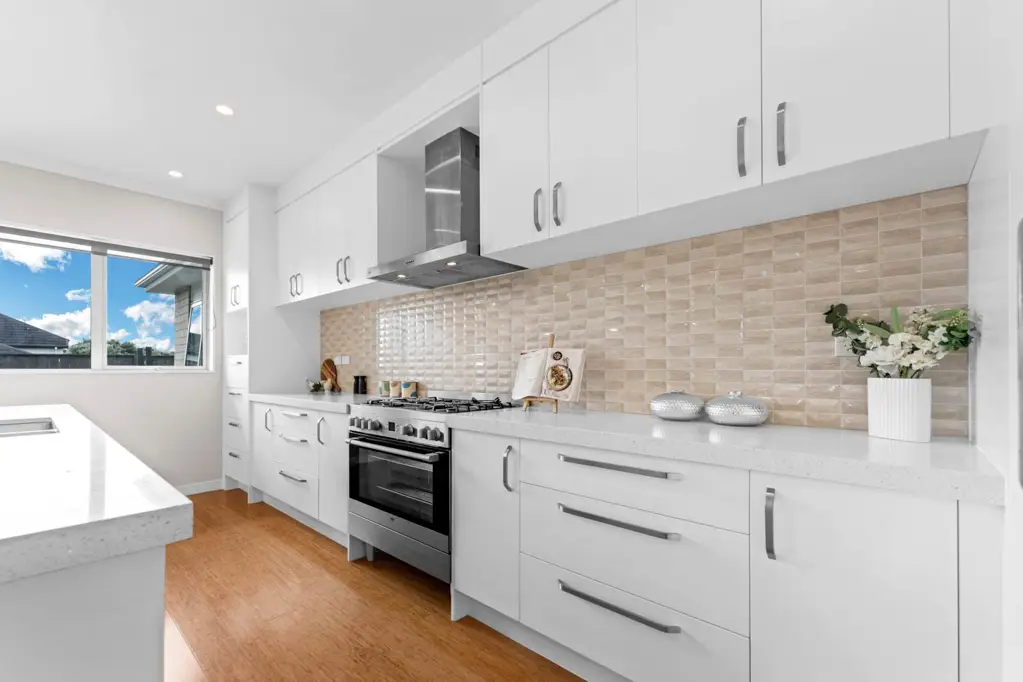 Beachlands 8 Bedroom VENDORS SAY PRESENT ALL OFFERS