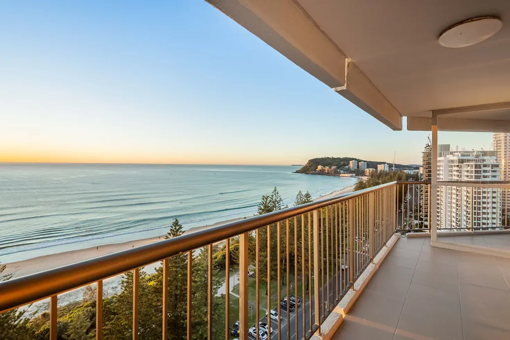 Burleigh Heads 3chambre Unrivalled Beachfront Position with Panoramic Ocean Views