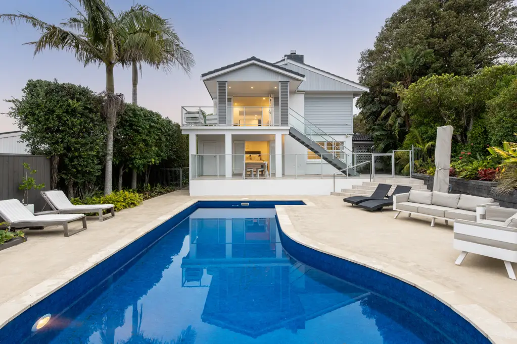 Castor Bay 4침실 Effortless Family Living & Views!