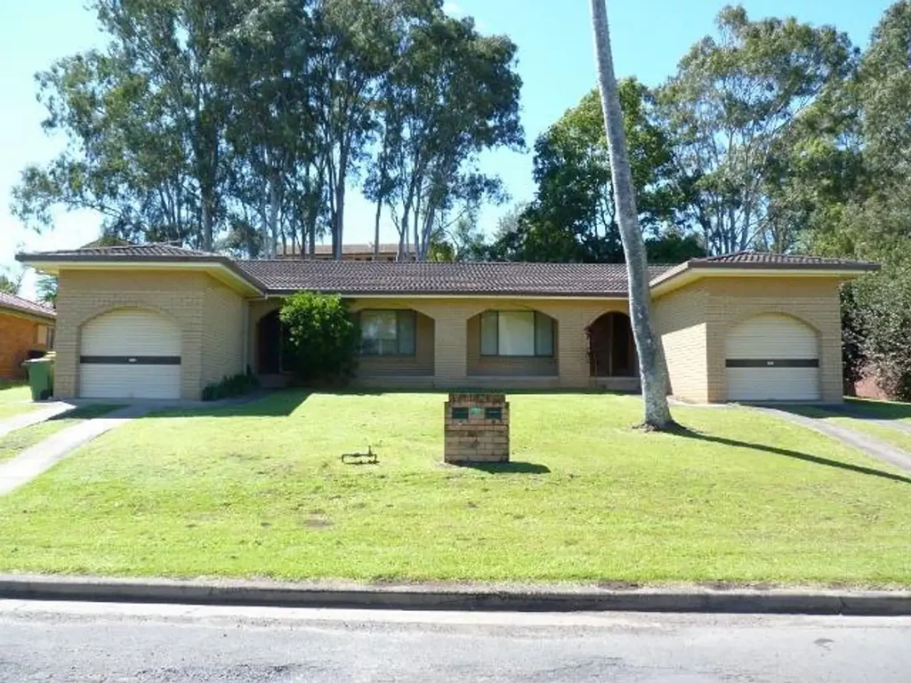 TIDY 2 BEDROOM DUPLEX