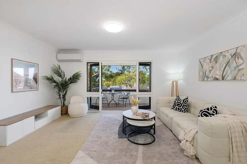 Five Dock 2ਬੈੱਡਰੂਮ Rare Oversized Apartment in Peaceful Village Pocket Near the Waterfront