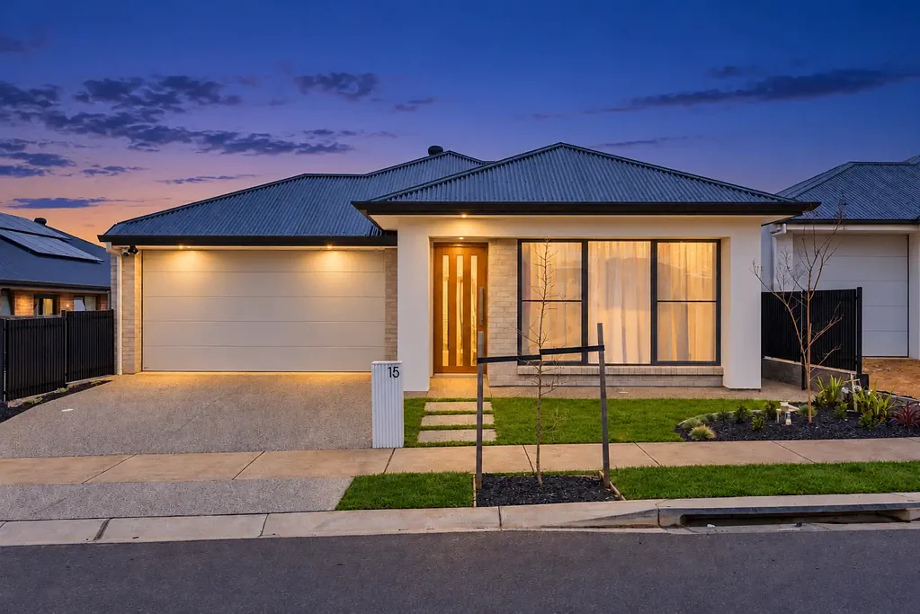 Mount Barker 4 Bedroom Contemporary Family Living in the Heart of Bluestone
