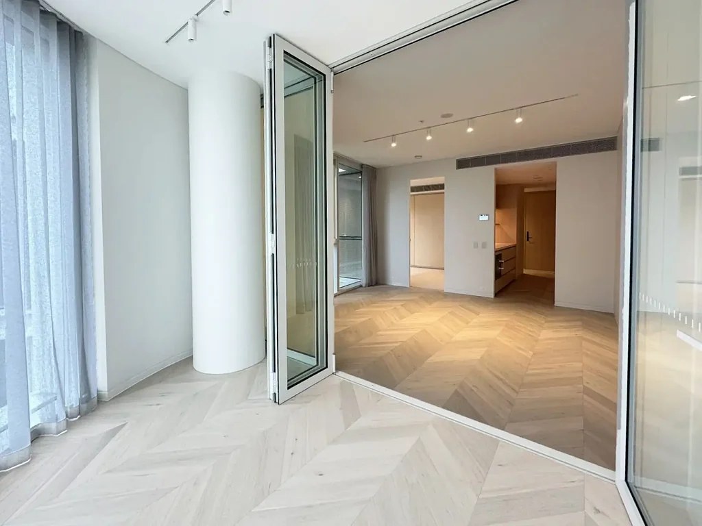 Aura - One Bedroom Apartment in North Sydney