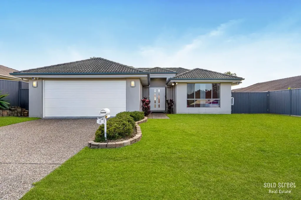 Upper Coomera 4غرفة نوم TWO SPACIOUS LIVING AREAS, SIDE ACCESS AND A FLAT BACKYARD!