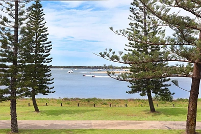 Biggera Waters 2房  VENDORS PURCHASED ELSEWHERE - IMMEDIATE SALE ORDERED - SNAP UP BEST WATERFRONT BUY IN THE GOLD COAST