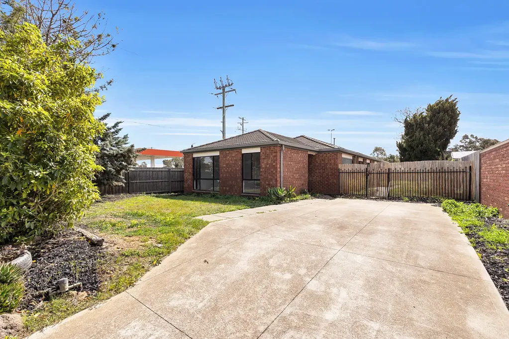HOME FOR RENT IN THE HEART OF WERRIBEE