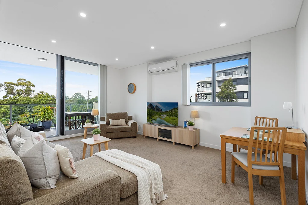 Light-Filled Modern Apartment in a Convenient Mount Colah Location