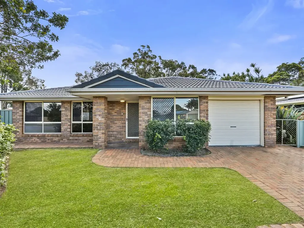 Bongaree 4房 海滨生活便利 608平宽地 砖木结构 四卧多区 步行水岸商区 Coastal Living Meets Family Comfort!