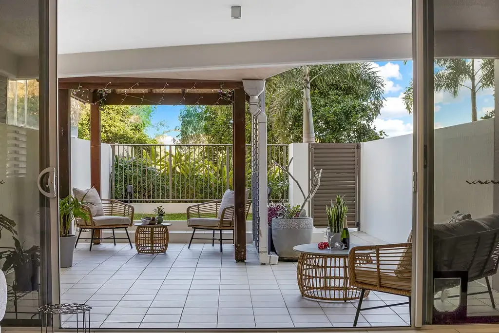 Alexandra Headland 2房  Coastal Elegance With Park Views and Beachside Convenience