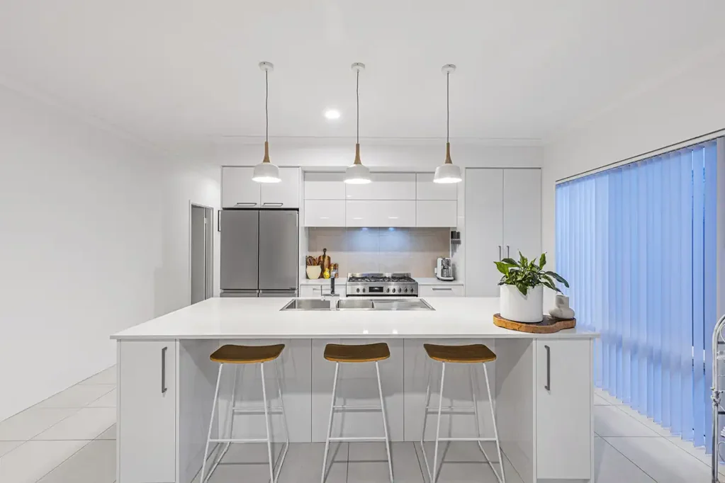 Sinagra 4 Bedroom Near New Home in the heart of Garden Park Grove