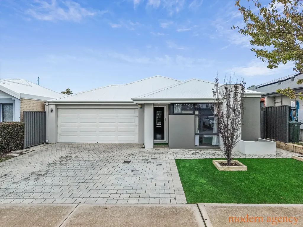 Aveley 4બેડરૂમ Custom-Built Family Living in the Heart of Aveley - 14 Rhodeswood Drive, Aveley