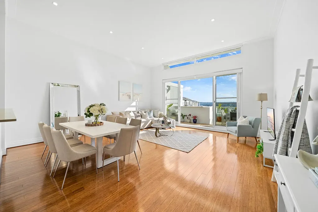 Breakfast Point 3 Bedroom A Spacious Waterfront Penthouse with Stunning Views