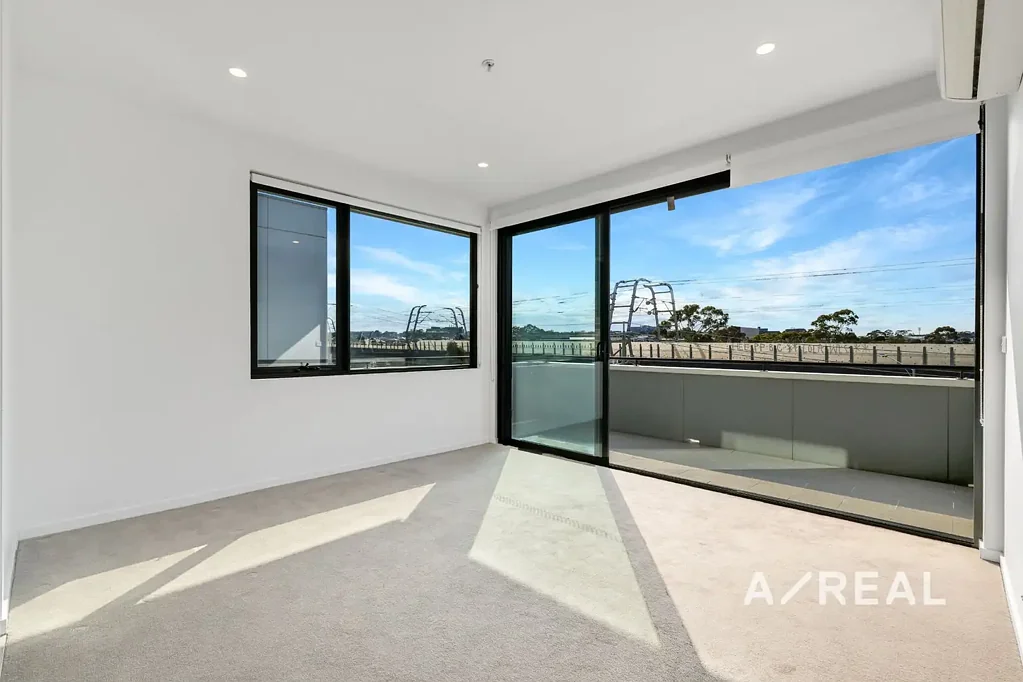 2 Bedder Apartment - Clayton South's Convenience!