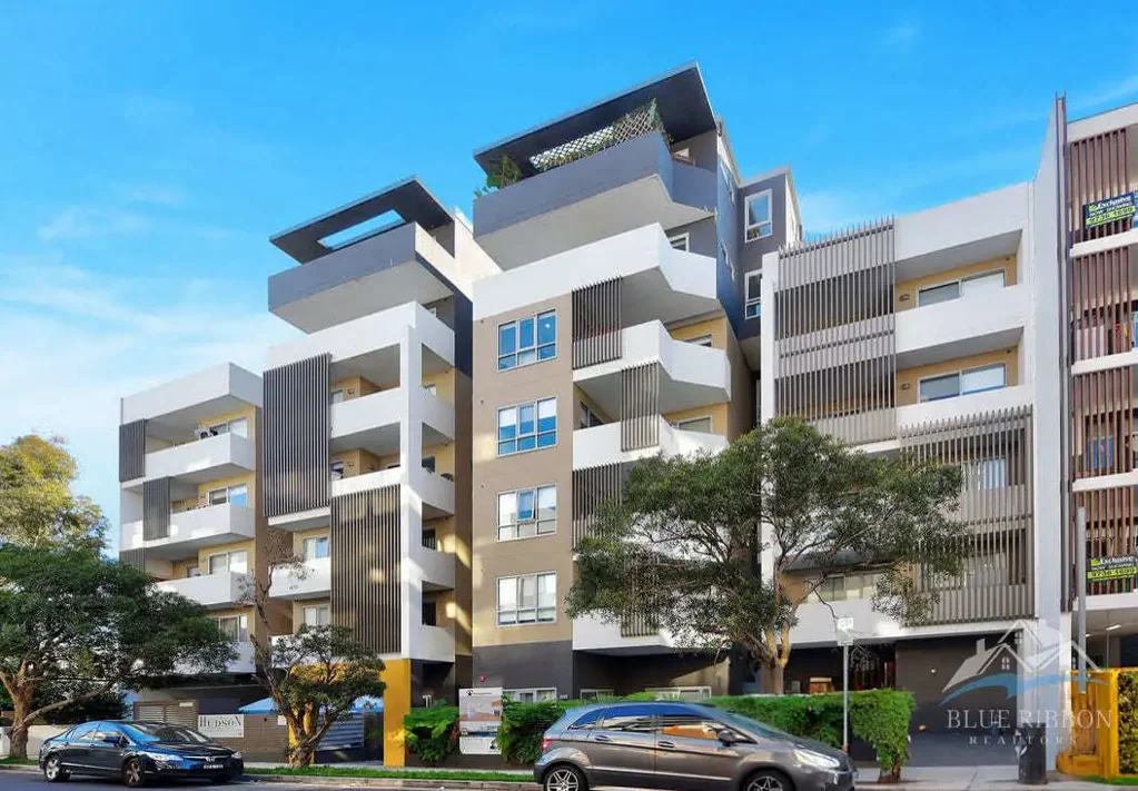 Homebush 2Moenga Contemporary Fourth Floor Apartment with City Skyline Views