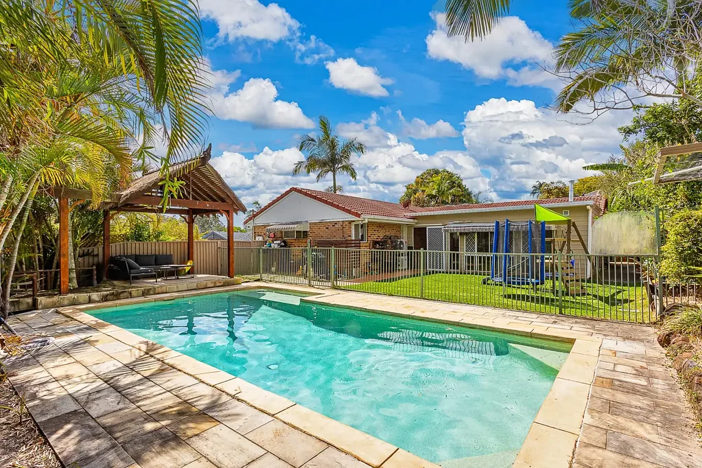 Mudgeeraba 3 Slaapkamer Family Living With Plenty of Potential