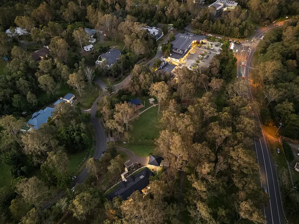 Pullenvale 4 Bedroom Contemporary Comfort with Sustainable Living in Sought-After Woodcrest Estate