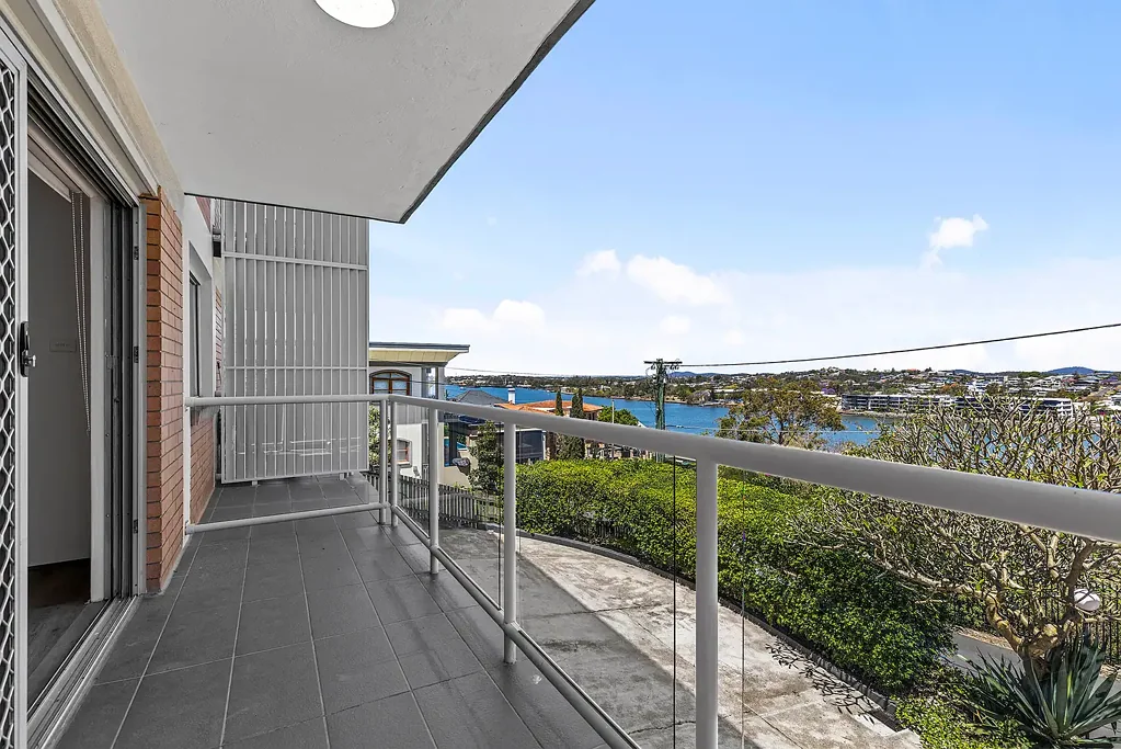 RECENTLY UPDATED  APARTMENT WITH RIVER VIEWS *PLEASE NOTE RENT WILL INCREASE TO $580.00PW FROM 13/11/2025*