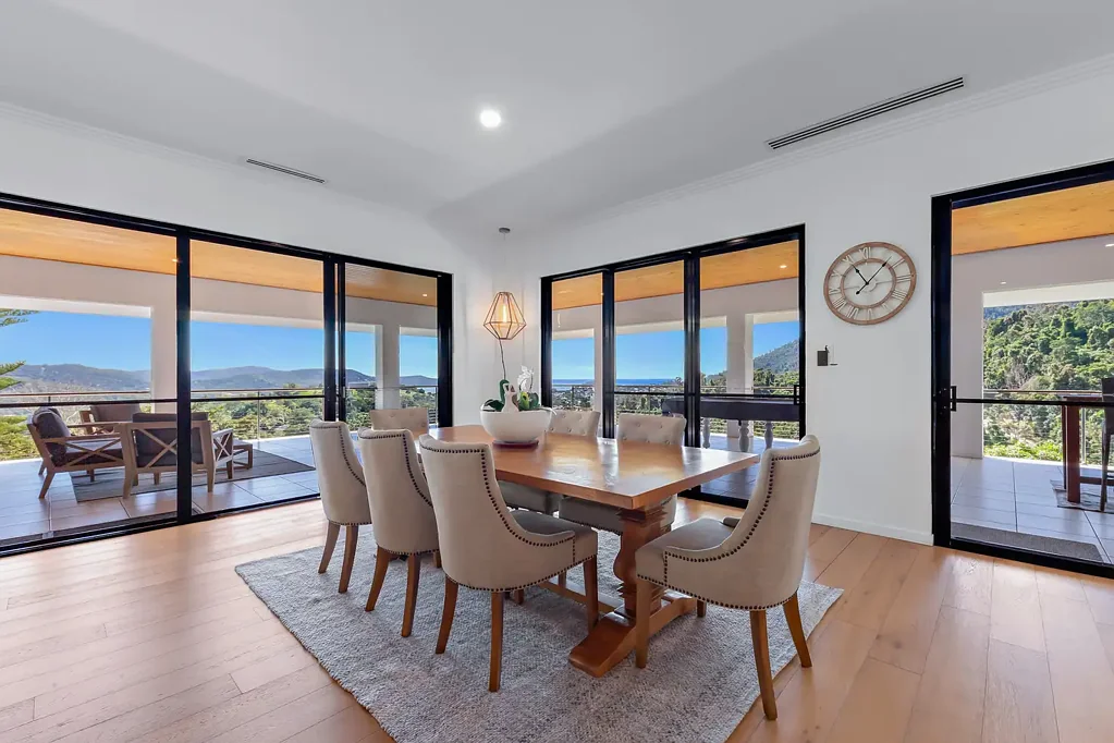 Cannon Valley 4房  Luxury Elevated Acreage Living with Panoramic Whitsunday Views