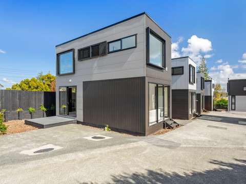 Bucklands Beach 2房  Brand-New, Freehold & Freestanding - Price-Drop!