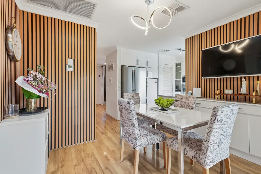 Sorrento 2房  FULLY RENOVATED UNIT WILL SURELY CATCH YOUR EYE