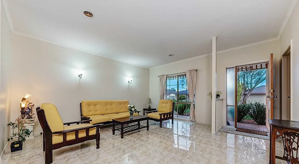 House with an Extra Commercial Kitchen!