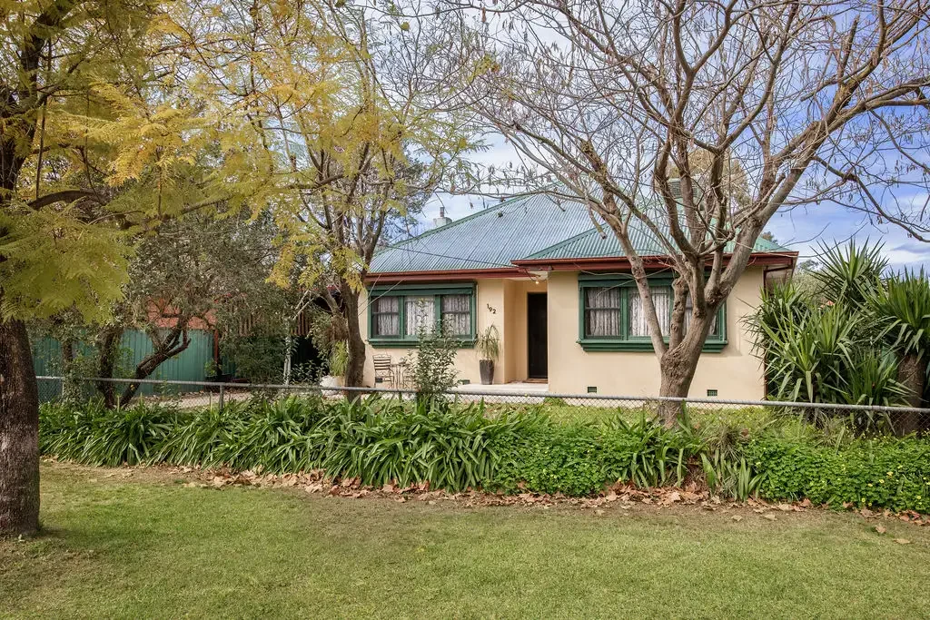 South Albury 4房  Charming Family Home Just 3 Minutes from Dean Street