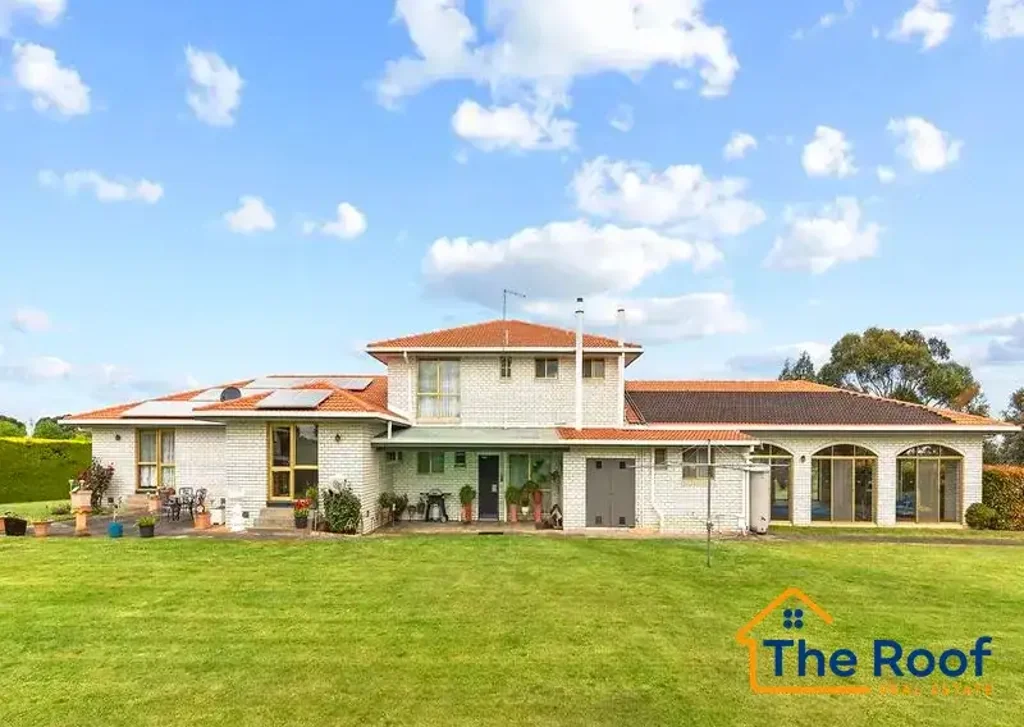 !! For Rent - Luxury Country Living on 10 Acres in Ballarat !!