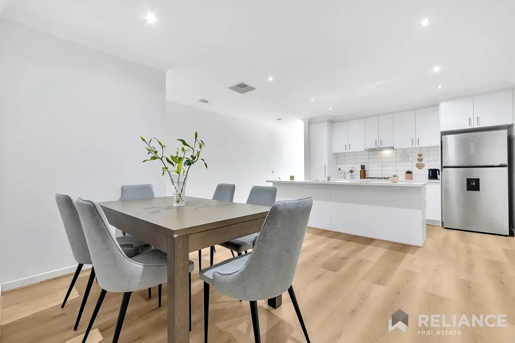 Caroline Springs 3غرفة نوم Stylish unit offering a blend of comfort!