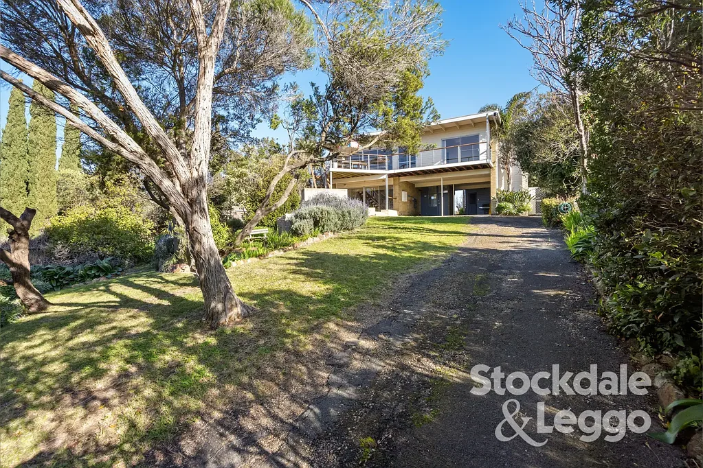 Blairgowrie 3 Bedroom Bay Views and Expansive Gardens in Prime Location