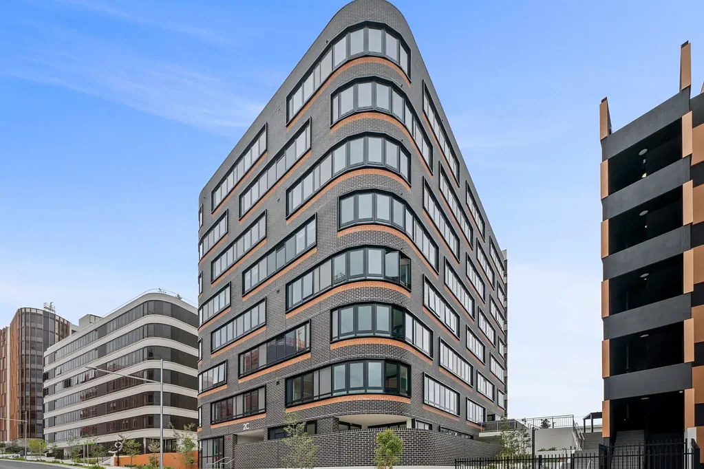 Spacious two bedroom apartment in the beautiful Melrose Community !