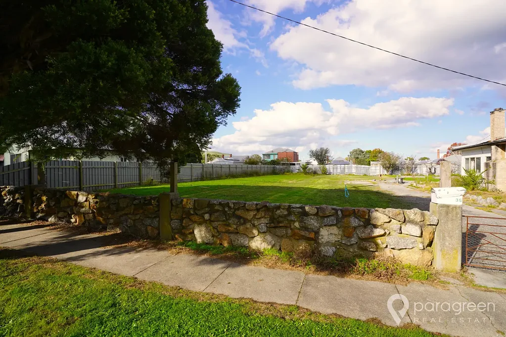 Toora  LARGE BLOCK IN THE MIDDLE OF TOWN