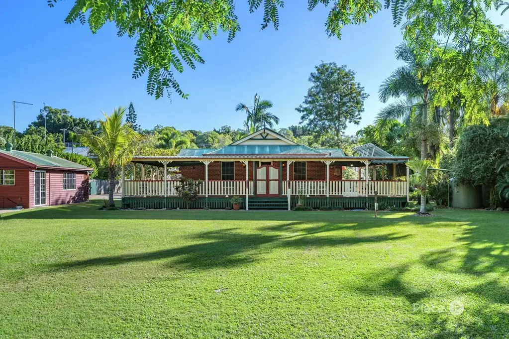 Holland Park West 5房 2,051sqm地块背靠公园 家庭多代同堂空间 独立granny flat 娱乐甲板庭院泳池空间 Dual Living in a Prime Position – House and Granny Flat on 2,051sqm
