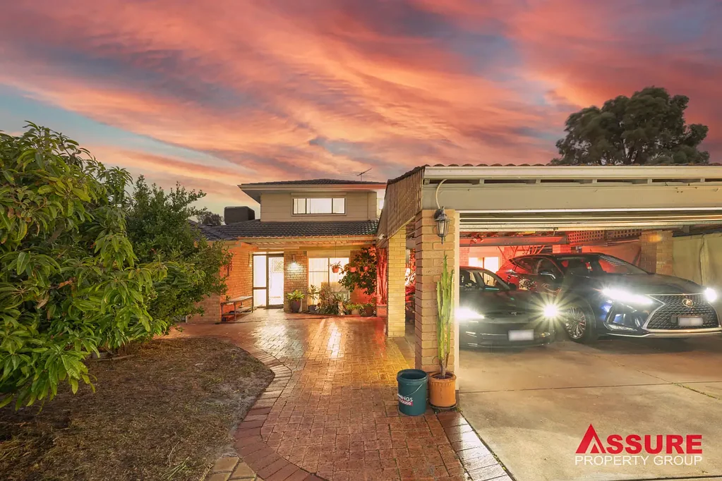 Willetton 4房  Large Double Storey Home on a Corner Subdividable Block. In the Heart of Rostrata Estate. DUAL Willetton & Rossmoyne SHS Zoned!