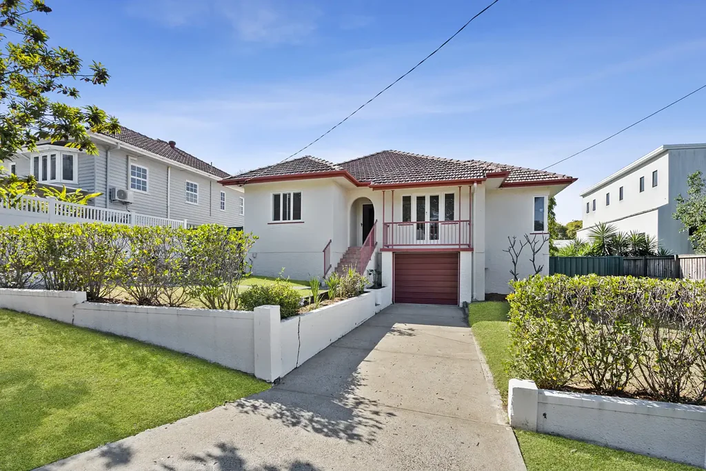 Annerley 3房 宁静街区的山景房 Mountain Views in a Peaceful Pocket