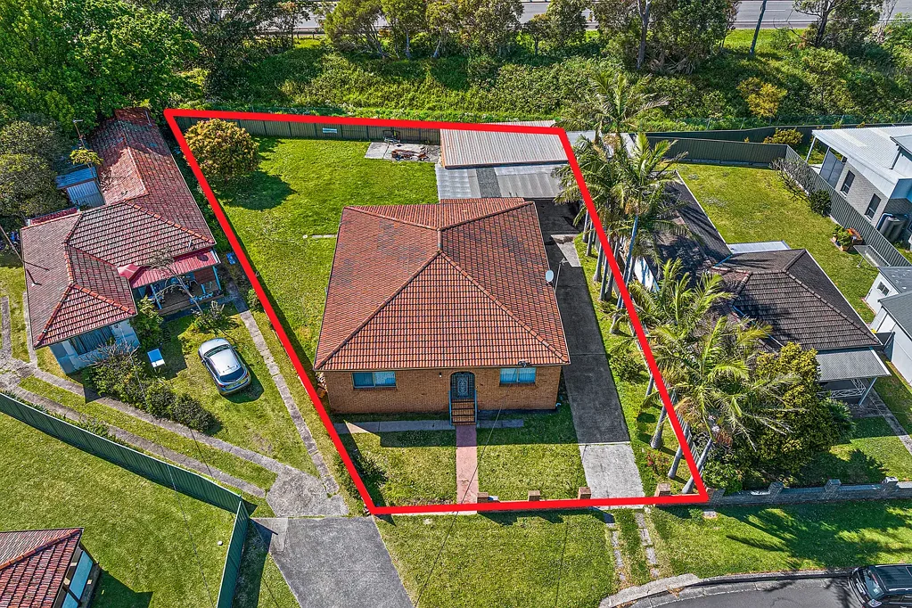 Fairy Meadow 3 Slaapkamer Renovate or Redevelop - Exceptional Opportunity in Fairy Meadow