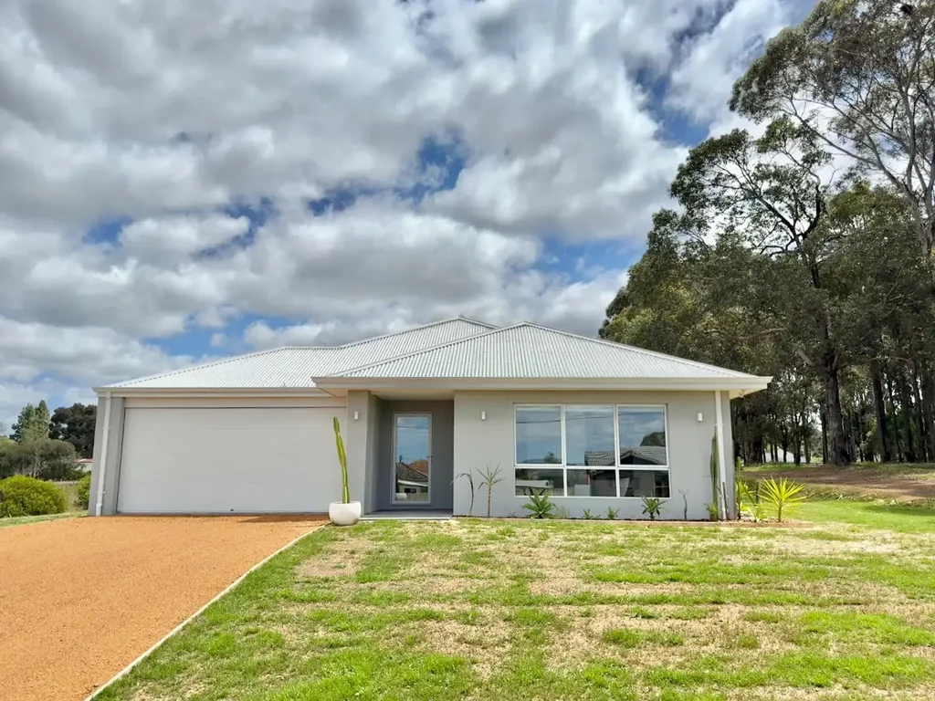 Manjimup 4Kwarto A UNIQUE LIFESTYLE OPPORTUNITY – SPACE, THOUGHTFUL DESIGN & CONVENIENCE