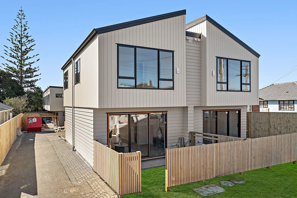Kelston 2 Bedroom Stylish & Modern Townhouse in Kelston