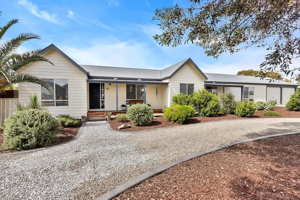 Two Wells 4chambre Expansive Escape on Elizabeth Street!