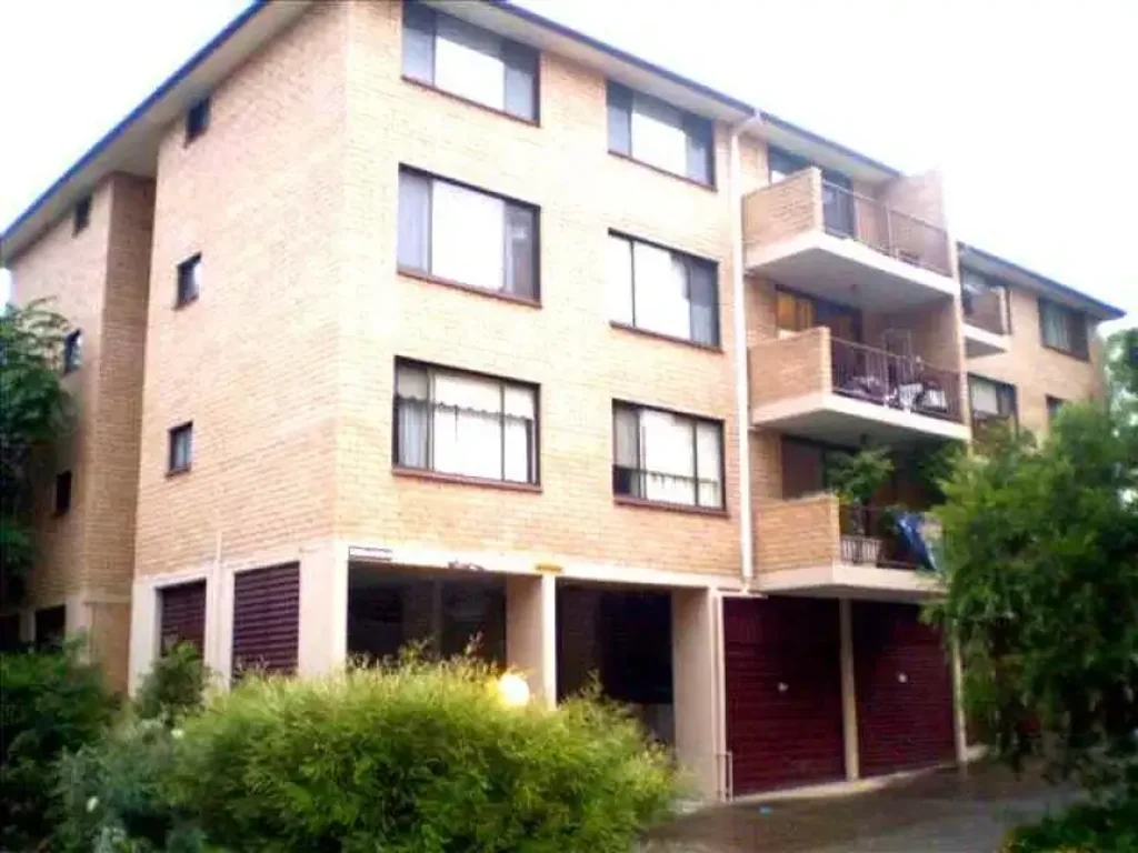 Blacktown 2कमरा 1st floor Unit! LUG! New paint & floorboards! Near Hospital, transport, schools.