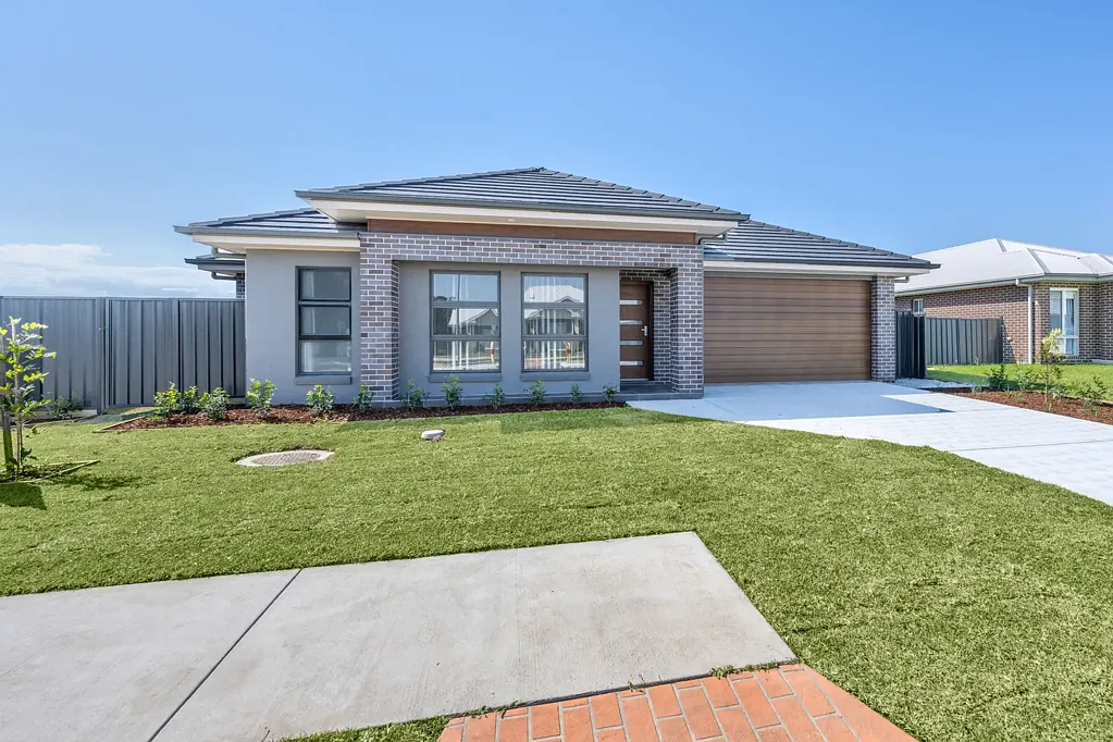 Brand New 4-Bedroom Family Home in Sought-After Lochinvar Do