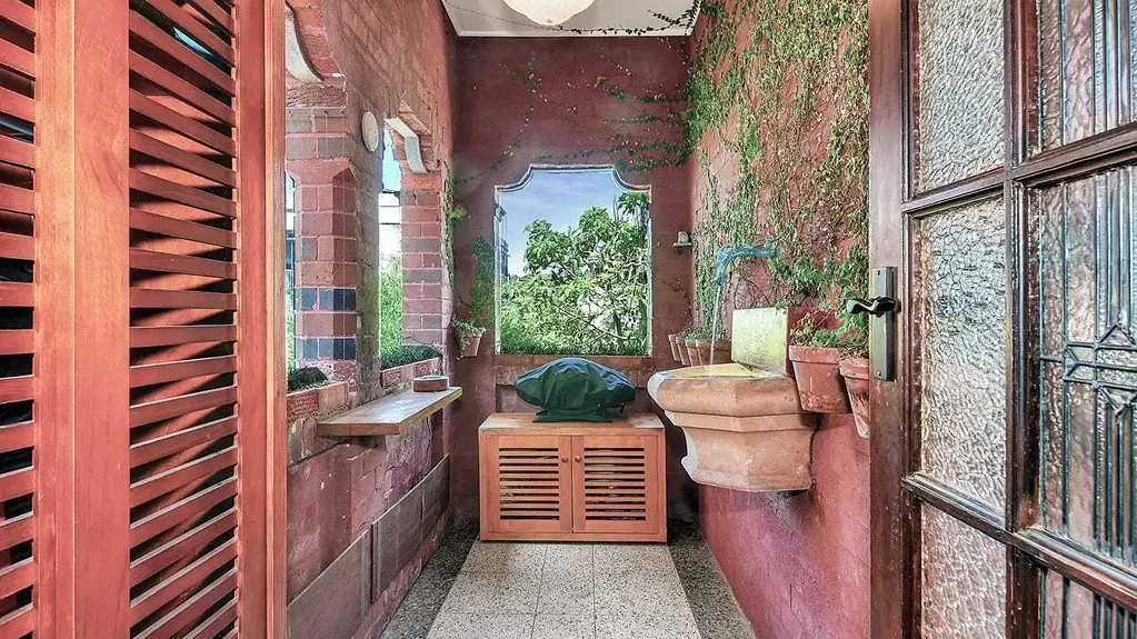 Art Deco Charm in the Heart of Bondi