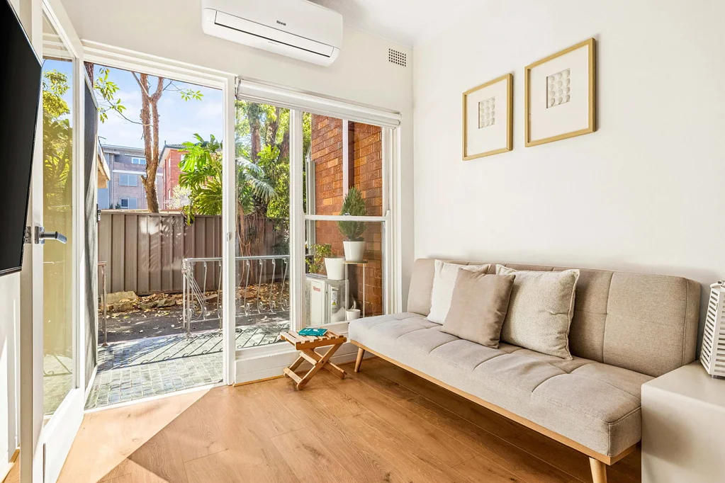 Dolls Point 2房 翻新过的底层海滨寓所 Renovated ground floor coastal retreat