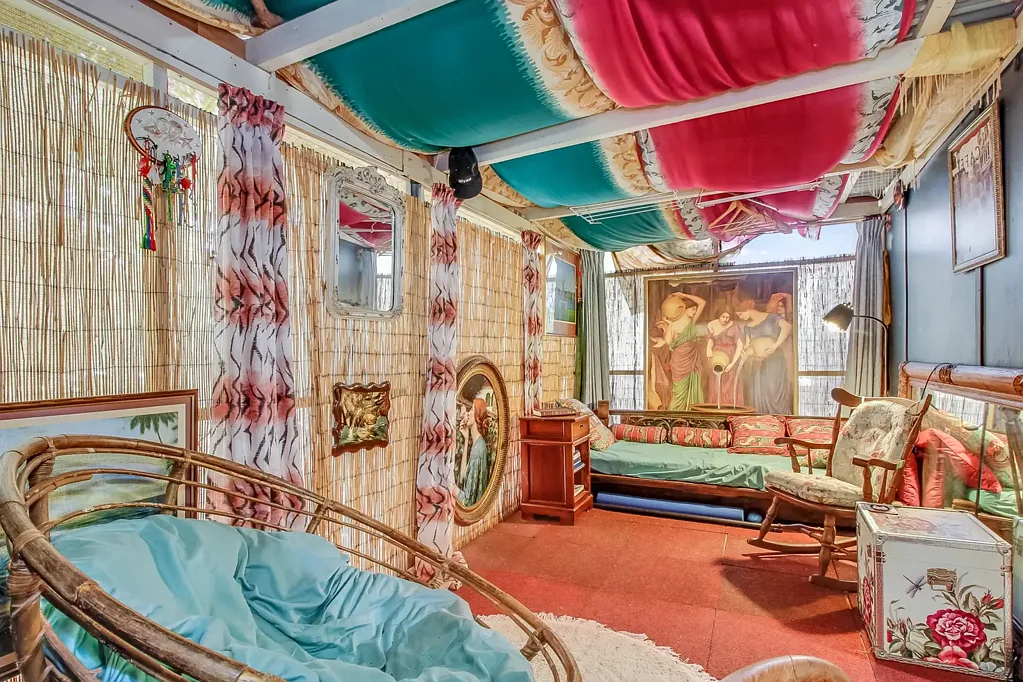 Macleay Island 2房 宽敞809平地块 私密避风港 两卧温馨居所 步行便利生活 开放式厨餐区 灵活附加空间 主卧三件套浴 温馨木地板 车棚露台齐全 Private Retreat on a Huge Block in the Heart of Island Convenience