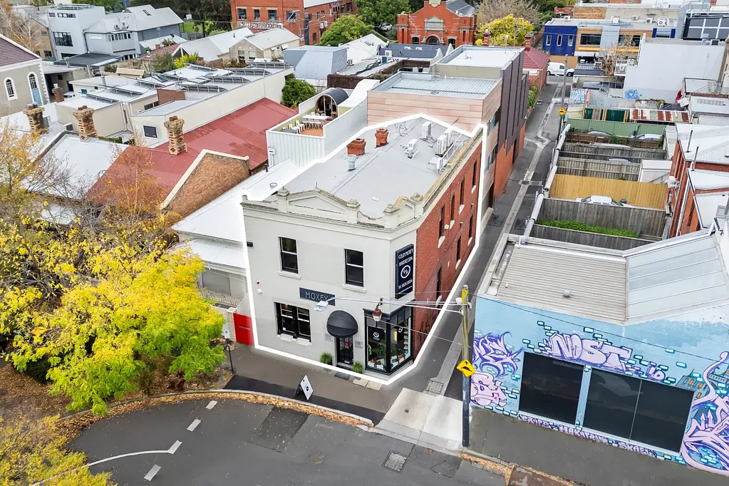 South Yarra 2房 优越转角位置 高端商业供应 墨尔本内城核心 充足自然光线 战略投资价值 Landmark investment opportunity, versatile use.
