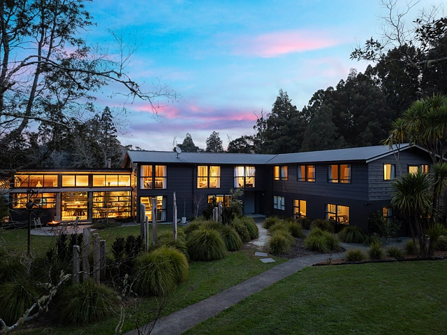581 West Coast Road, Oratia, Waitakere City