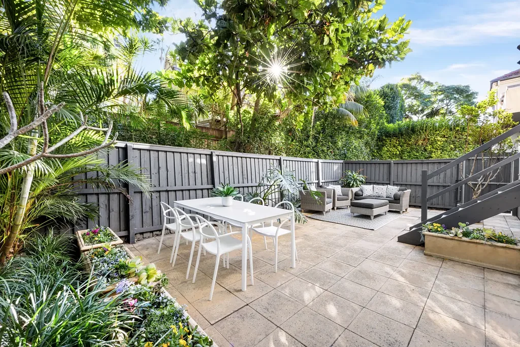 Neutral Bay 2Habitaciones Designer updates and landscaped outdoor living