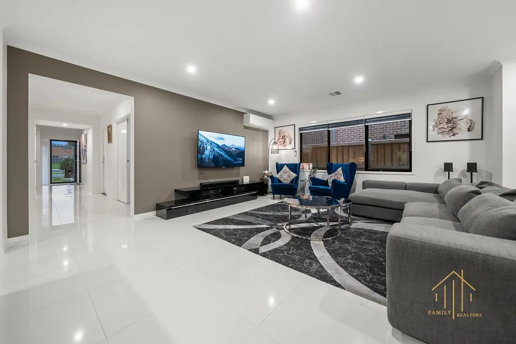 Cranbourne West 5 Slaapkamer Massive FAMILY Home with Upgrades TOP LOCATION!!