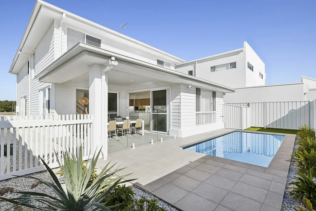 Casuarina 5બેડરૂમ CONTEMPORARY COASTAL RESIDENCE IN SOUGHT-AFTER CASUARINA
