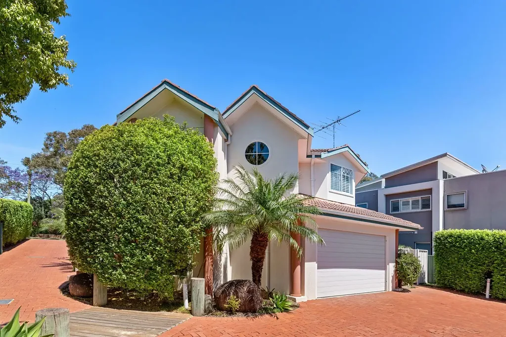 Peaceful Free-Standing Townhouse