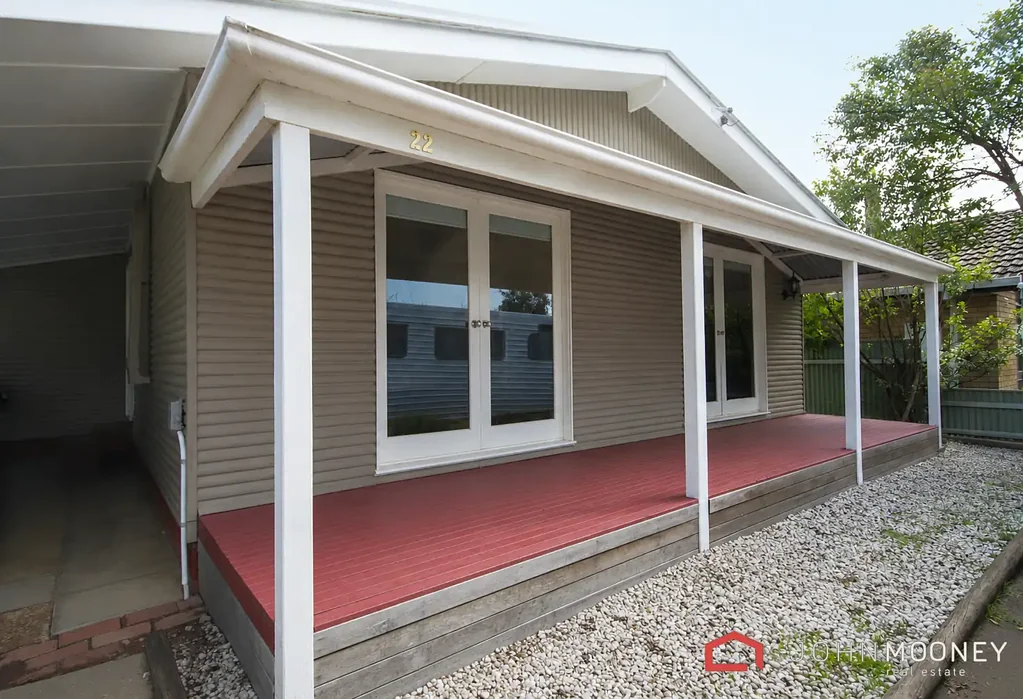 East Wagga Wagga 5房  Rooms to Move! House plus attached Granny Flat